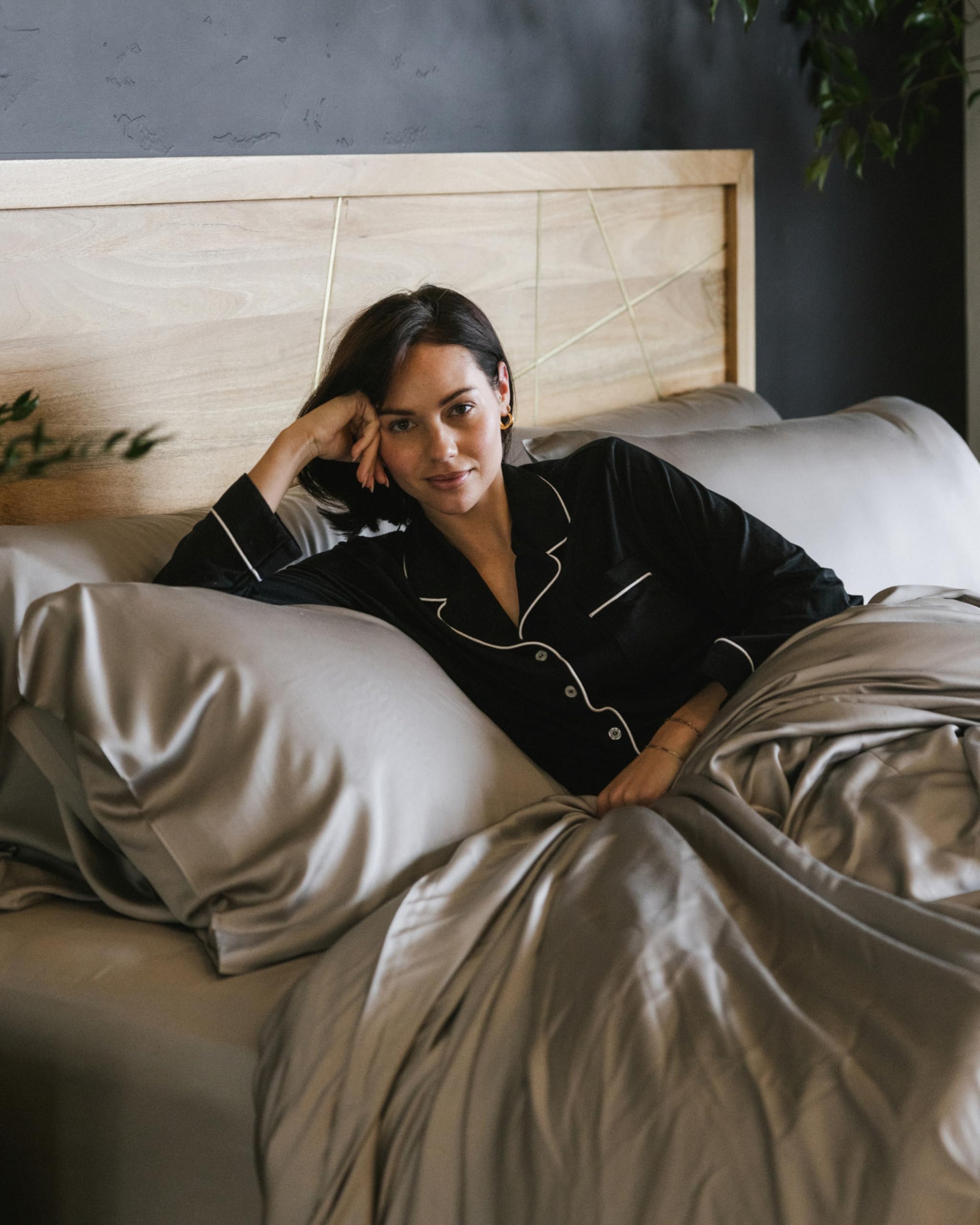 Cozy Earth Luxury Duvet Cover King - 100% Viscose from Bamboo - Ultra-Soft, Cooling & Lightweight Duvet Cover - Temperature-Regulating Bedding with Concealed Zip & Interior Snap Closures - Dove Grey - Image 6